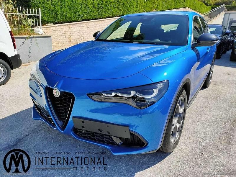 Blu/azzurro Usata 2024 Alfa Romeo Stelvio Sprint SUV | 38.990 € (Molto cara) - Immagine 1/4