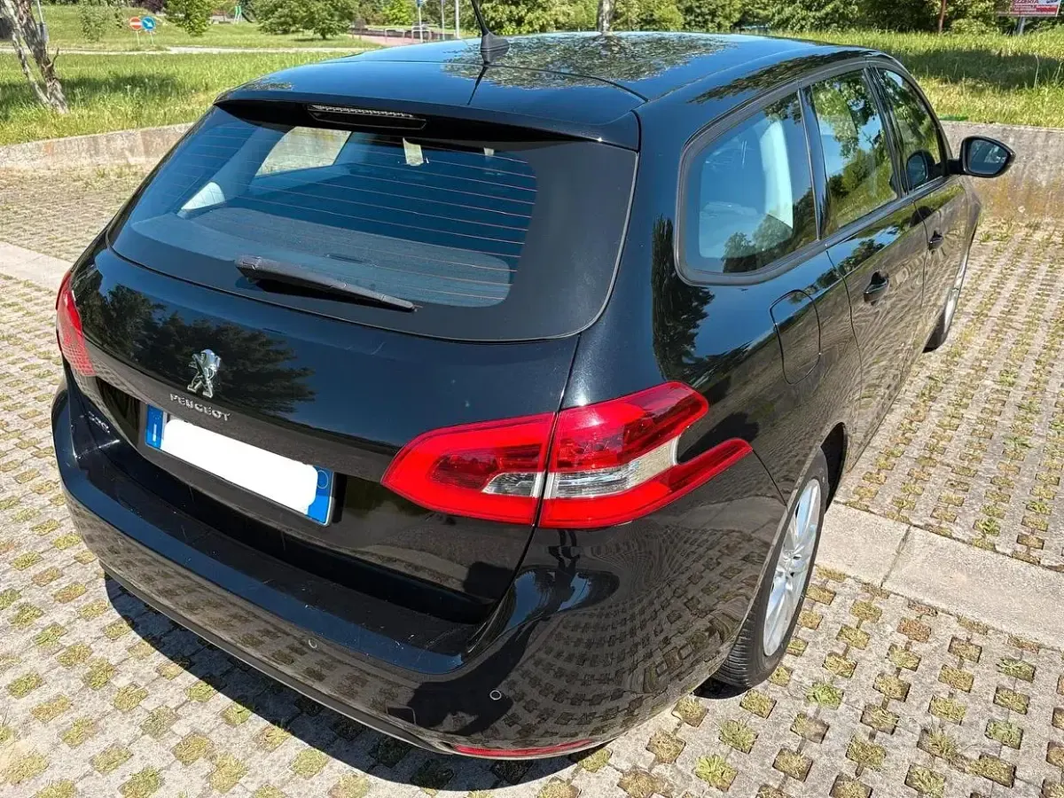 Usata Peugeot 308 SW 131 CV (96 kW) 2018 Nero Station wagon