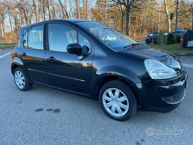 Usata Renault Modus Dynamique 75 CV (55 kW) 2010 Nero Monovolume