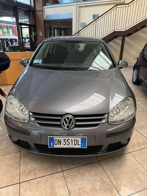 Grigio Usata 2008 VW Golf VI Comfortline Due volumi | 3000 € (Buon prezzo) - Immagine 1/4