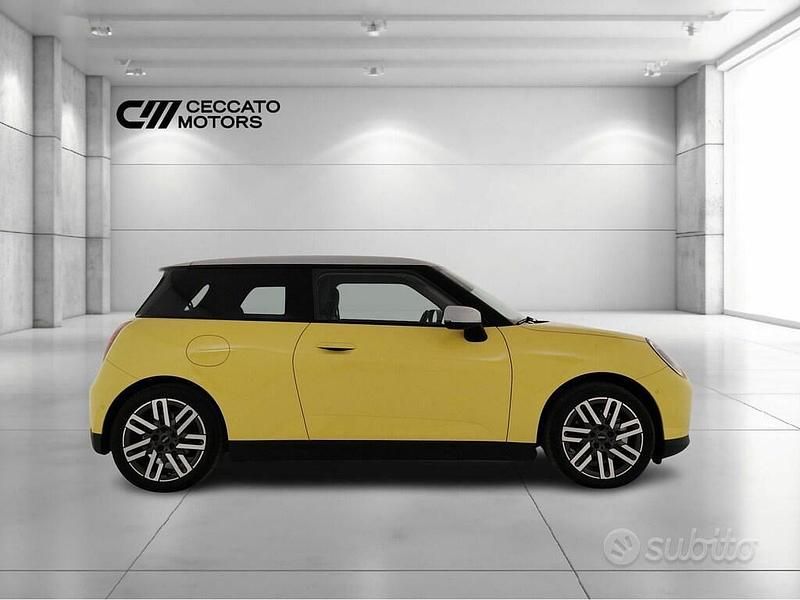 Nuova Mini Cooper SE Classic 2025 Utilitaria