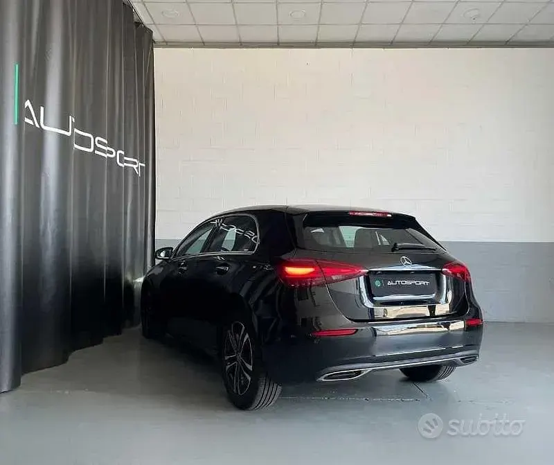 Usata Mercedes A180 Advanced Plus 116 CV (85 kW) 2025 Nero Berlina
