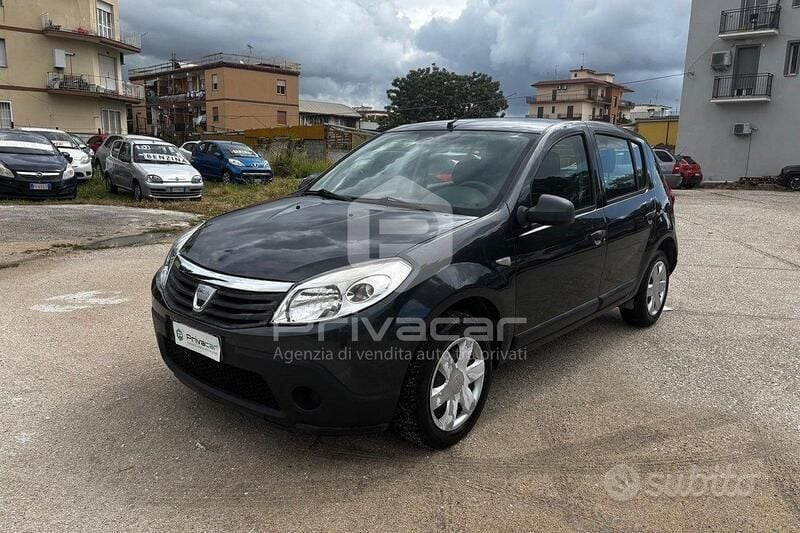 Grigio Usata 2011 Dacia Sandero Ambiance Due volumi | 2800 € (Ottimo prezzo) - Immagine 1/4