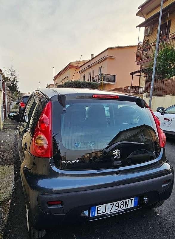 Usata Peugeot 107 68 CV (50 kW) 2011 Nero Utilitaria