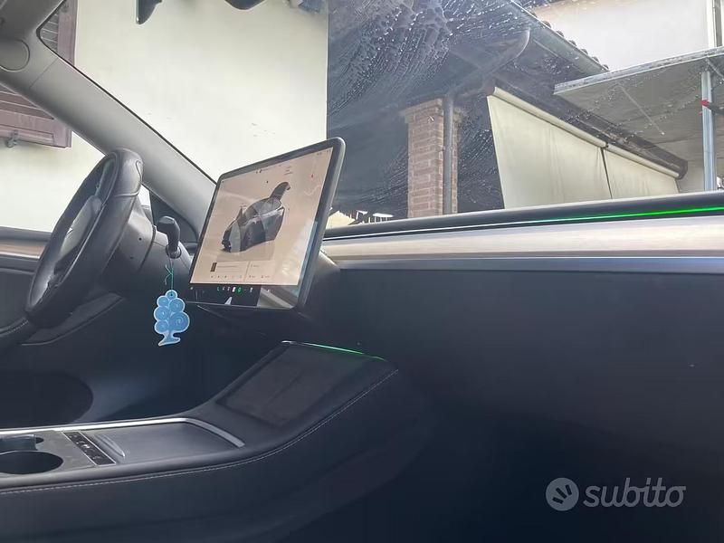 Usata Tesla Model Y 378 kW (514 CV) 2022 Grigio SUV