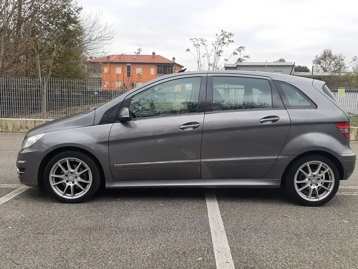 Usata Mercedes B200 193 CV (141 kW) 2009 Grigio Monovolume