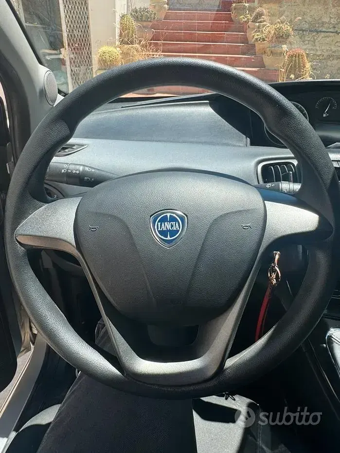 Usata Lancia Ypsilon Platinum 60 CV (44 kW) 2017 Grigio Utilitaria