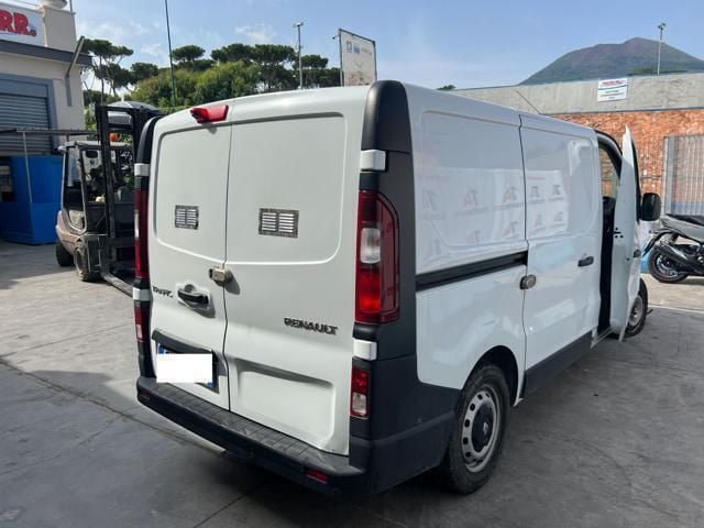 Usata Renault Trafic 120 CV (88 kW) 2015 Bianco pastello Monovolume