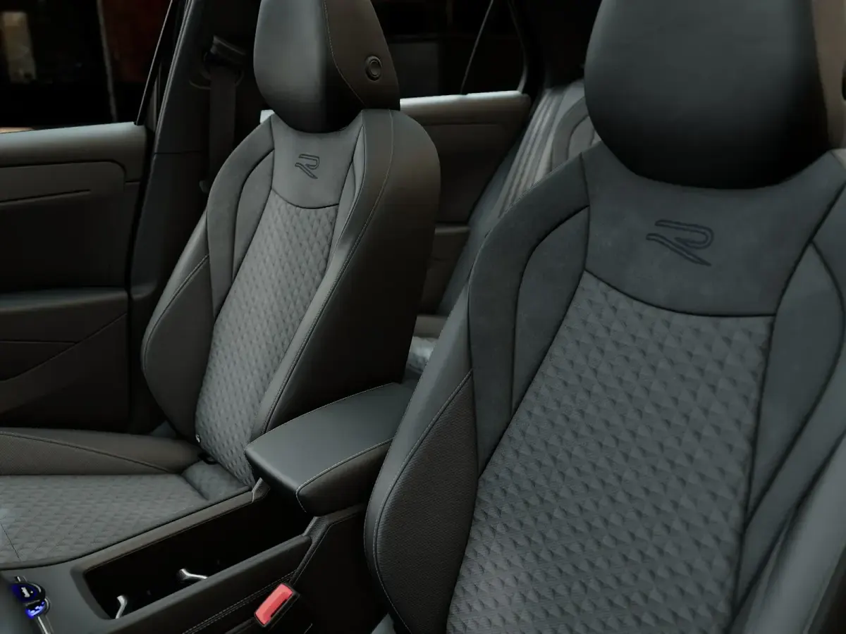 Nuova VW T-Roc R-line 150 CV (110 kW) 2026 Grenadill black metallizzato SUV