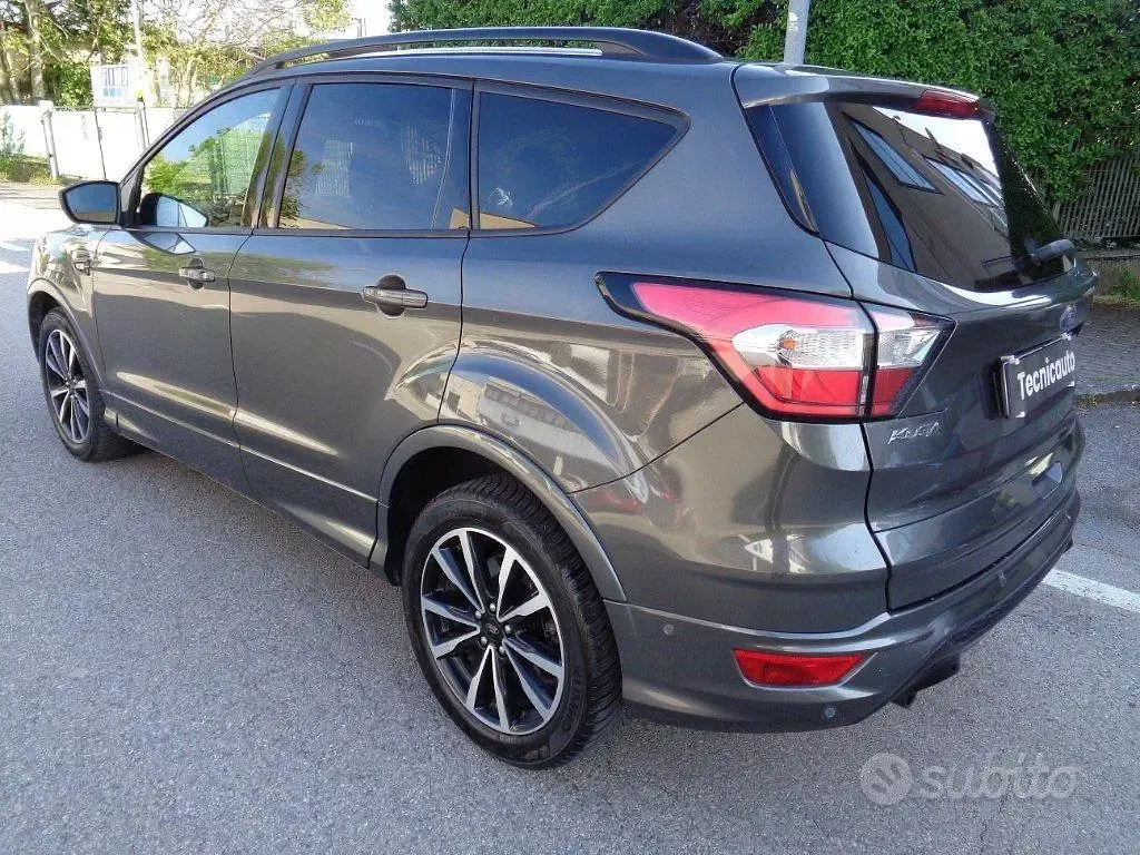 Usata Ford Kuga ST-Line 120 CV (88 kW) 2019 Magnetic grey SUV