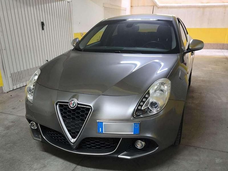 Usata Alfa Romeo Giulietta Exclusive 105 CV (77 kW) 2013 Grigio Utilitaria
