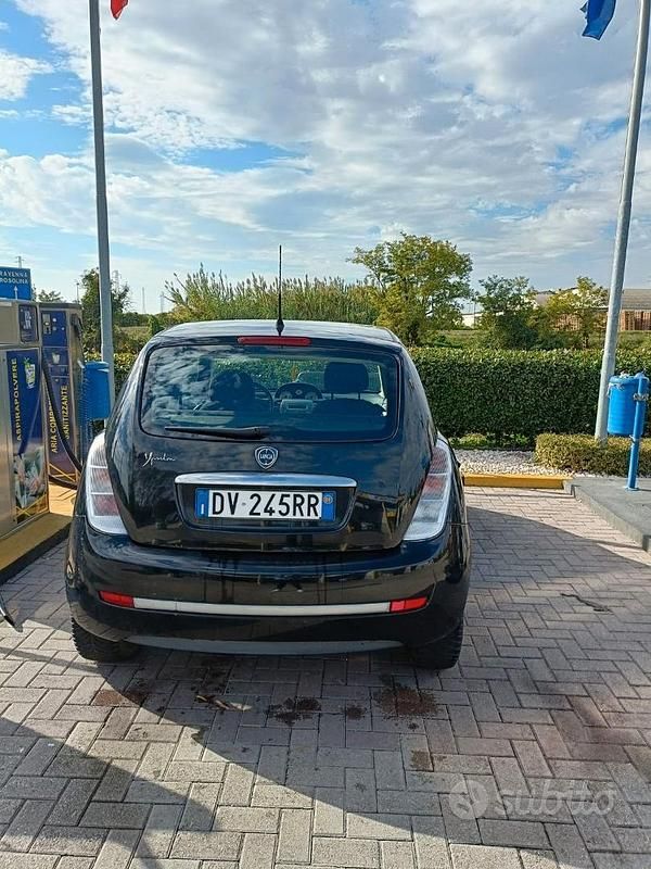 Usata Lancia Ypsilon 60 CV (44 kW) 2009 Nero Utilitaria