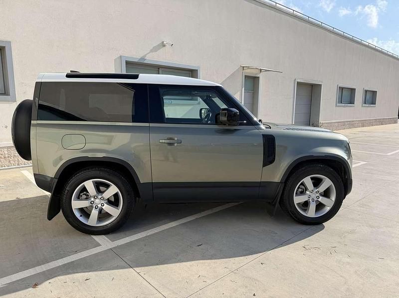 Usata Land Rover Defender SE 200 CV (147 kW) 2022 Verde SUV