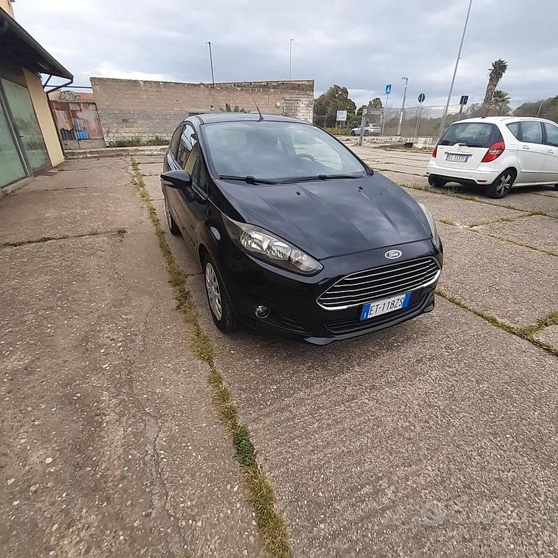 Usata Ford Fiesta 75 CV (55 kW) 2014 Nero Utilitaria