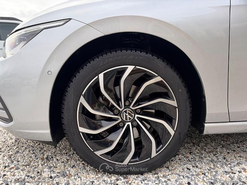 Usata VW Golf VIII Life 116 CV (85 kW) 2020 Argento Berlina