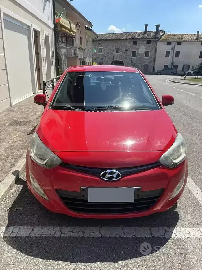 Usata Hyundai i20 75 CV (55 kW) 2013 Rosso Utilitaria