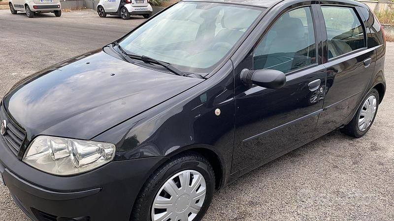 Usata Fiat Punto 70 CV (51 kW) 2006 Utilitaria