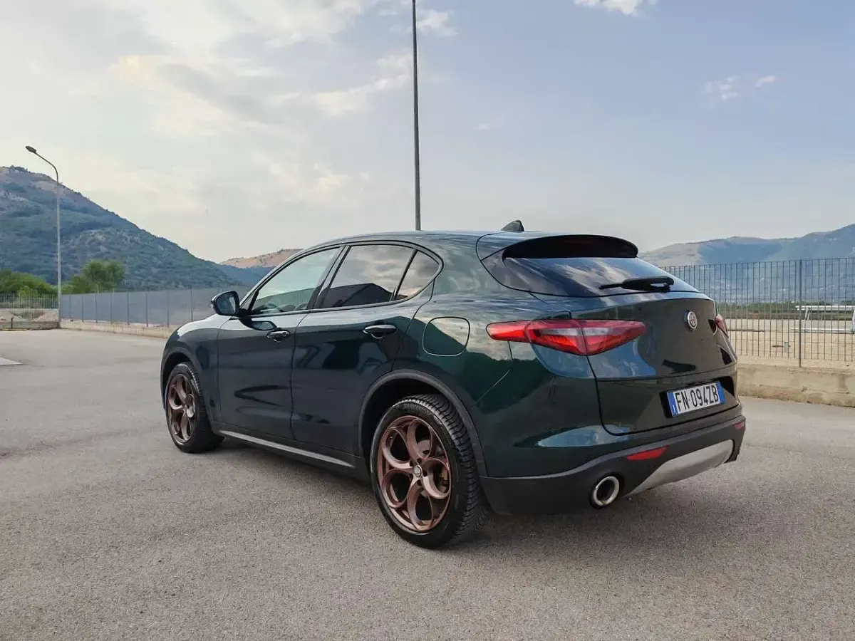 Usata Alfa Romeo Stelvio Executive 209 CV (153 kW) 2018 Verde visconti SUV