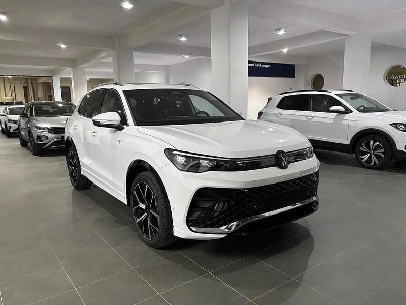 Nuova VW Tiguan R-line Plus 149 CV (109 kW) 2025 Bianco SUV