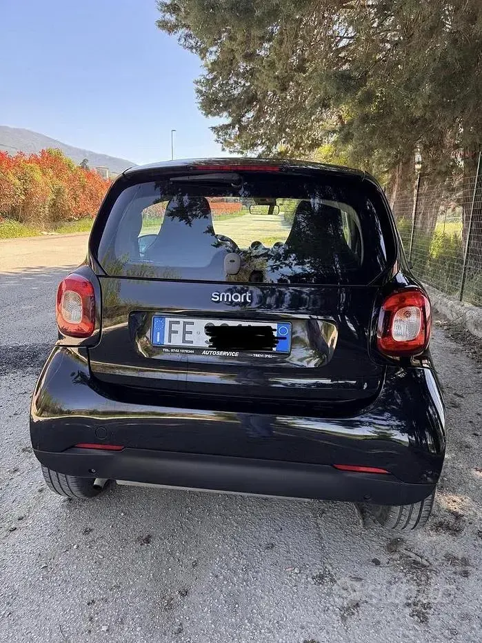 Usata Smart ForFour 71 CV (52 kW) 2016 Nero Utilitaria