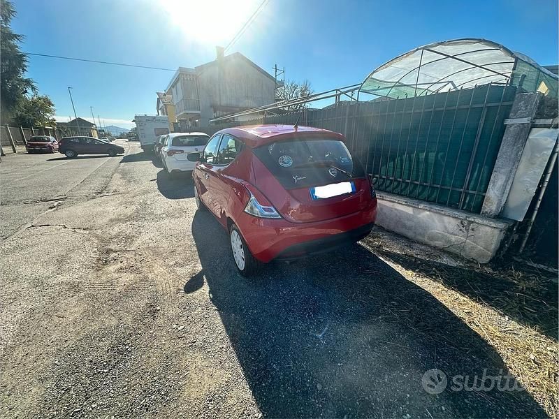 Usata Lancia Ypsilon 60 CV (44 kW) 2015 Rosso Utilitaria