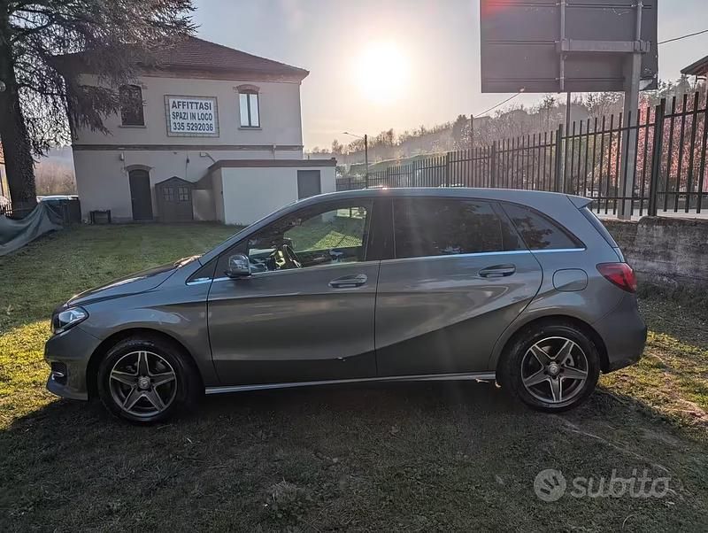 Usata Mercedes B180 Premium 122 CV (89 kW) 2017 Grigio Monovolume