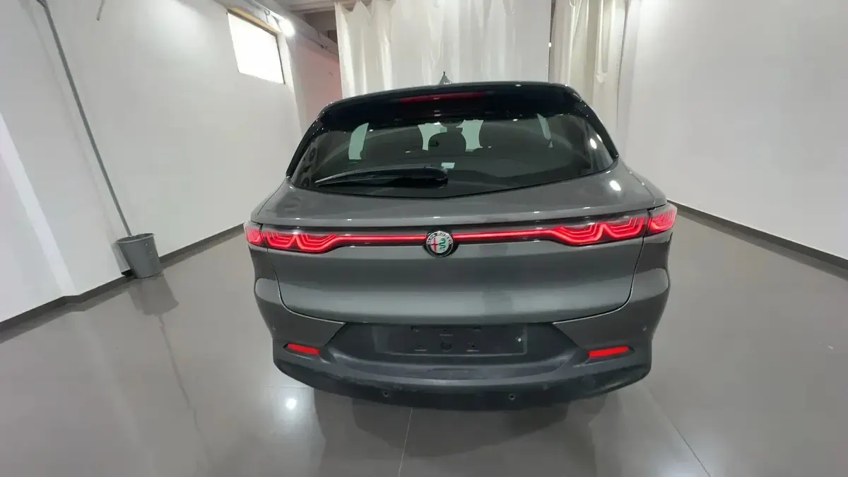 Usata Alfa Romeo Tonale Sprint 131 CV (96 kW) 2023 Grigio vesuvio SUV