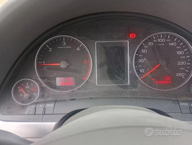 Usata Audi A4 120 CV (88 kW) 2004 Grigio Station wagon