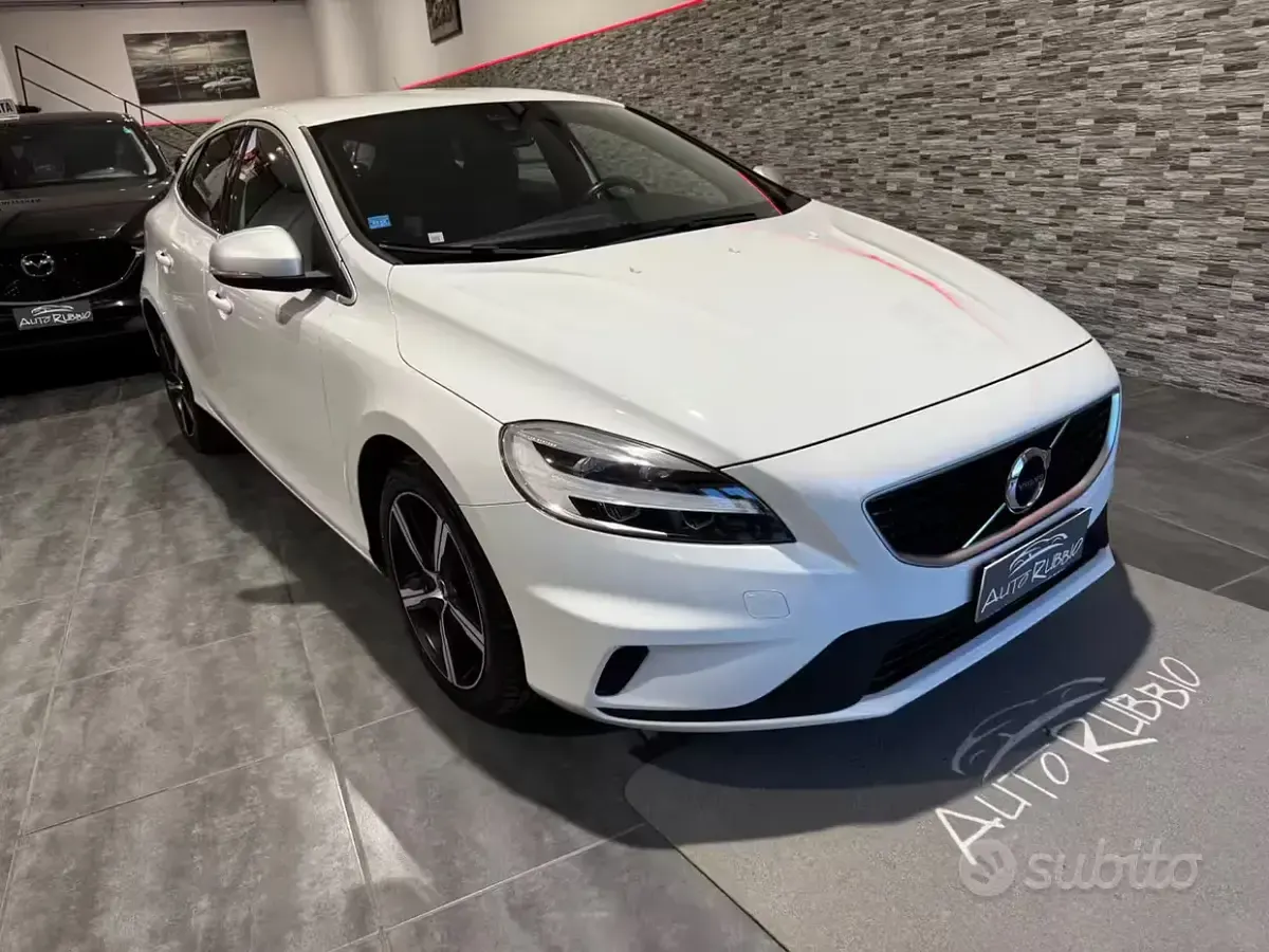 Usata Volvo V40 R-Design 120 CV (88 kW) 2018 Bianco Berlina