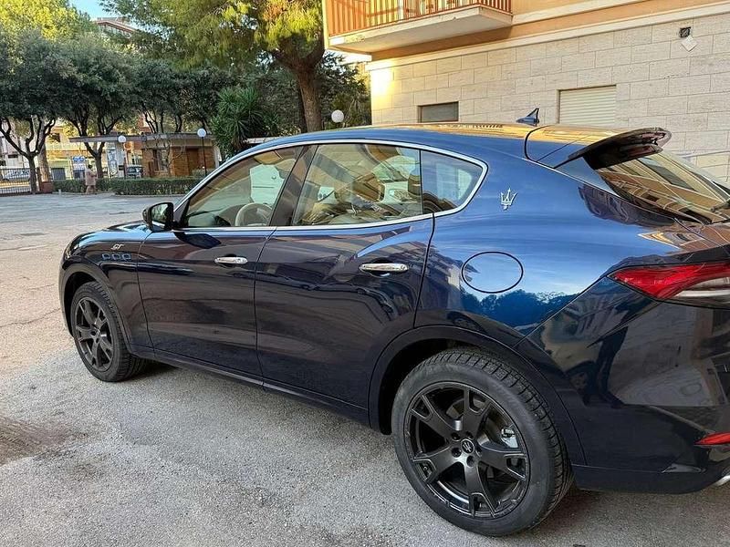 Usata Maserati Levante 330 CV (242 kW) 2022 Blu/azzurro SUV