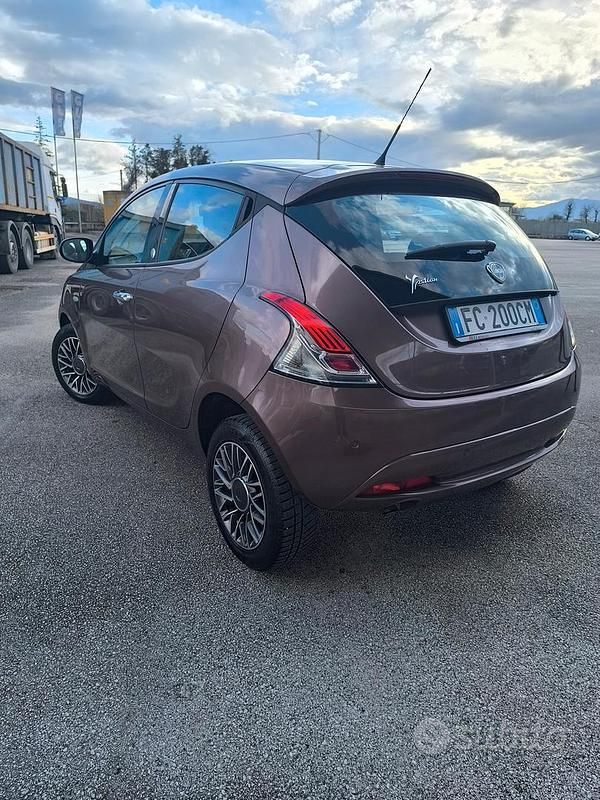 Usata Lancia Ypsilon Platinum 80 CV (58 kW) 2016 Utilitaria
