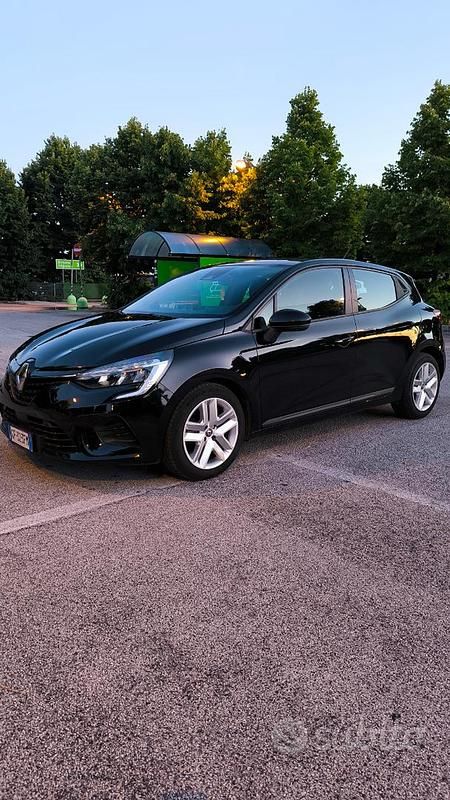 Usata Renault Clio V 101 CV (74 kW) 2021 Nero Utilitaria