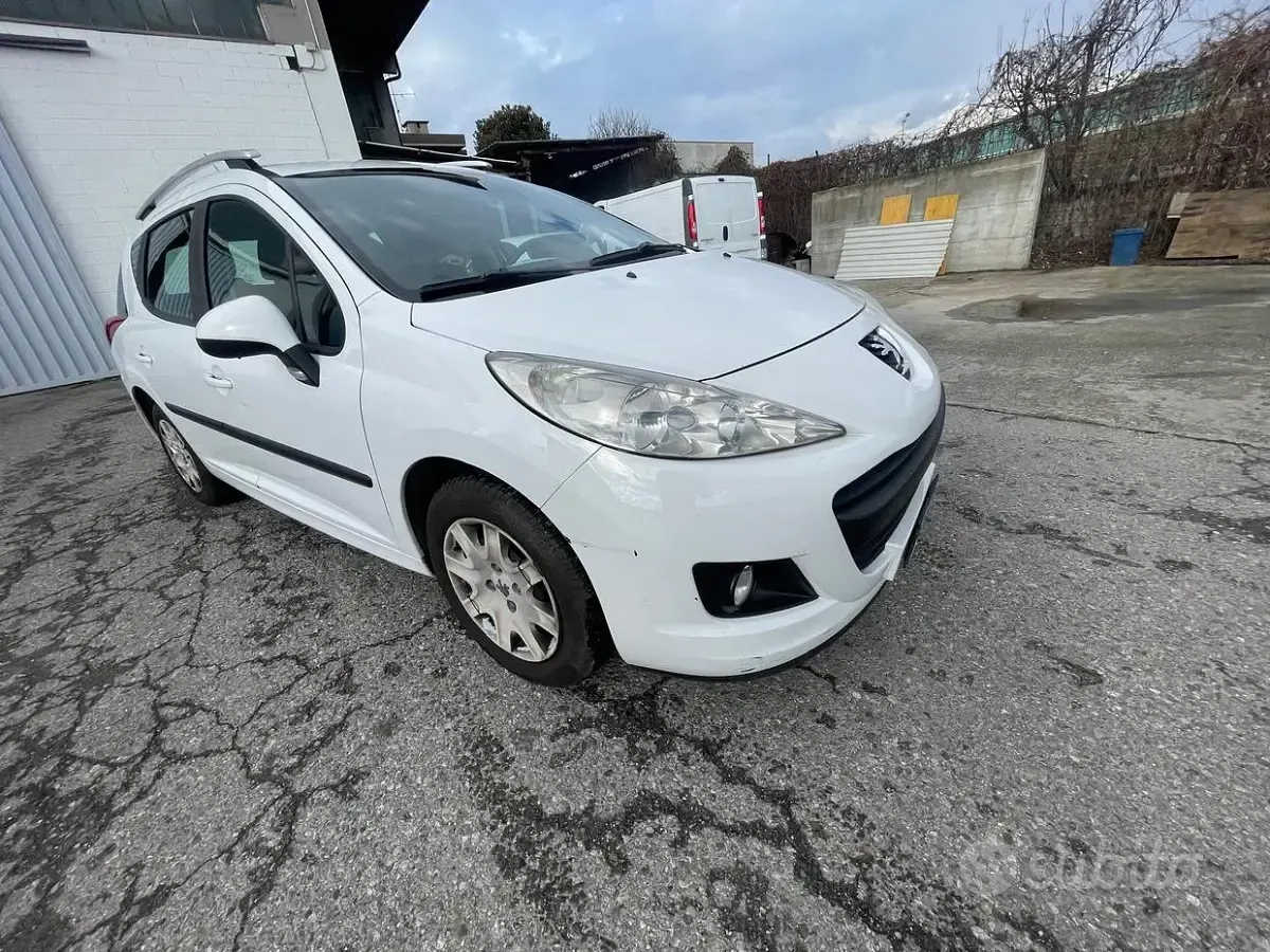 Usata Peugeot 207 Access 92 CV (67 kW) 2011 Bianco Station wagon