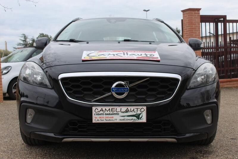 Nero Usata 2015 Volvo V40 CC Momentum Station wagon | 13.900 € (Molto cara) - Immagine 1/4