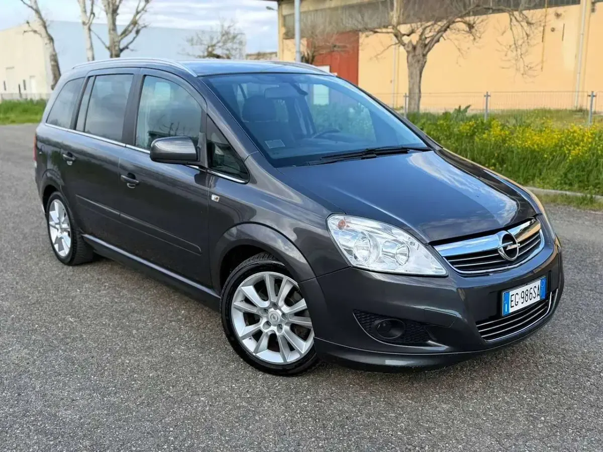 Usata Opel Zafira Cosmo 125 CV (91 kW) 2011 Grigio Monovolume