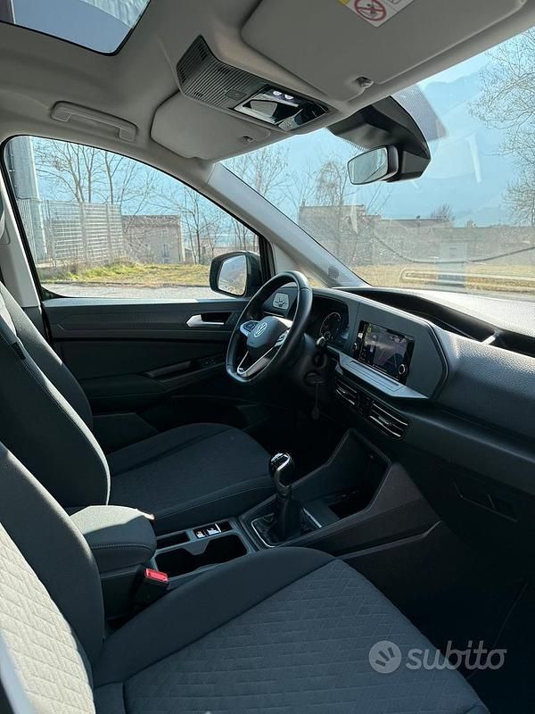 Usata VW Caddy Style 122 CV (89 kW) 2022 Grigio Monovolume