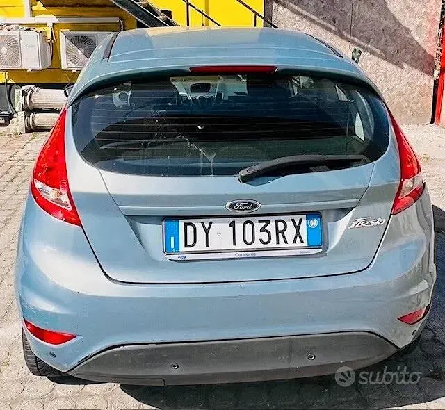 Usata Ford Fiesta Titanium 82 CV (60 kW) 2009 Bluazzurro Berlina