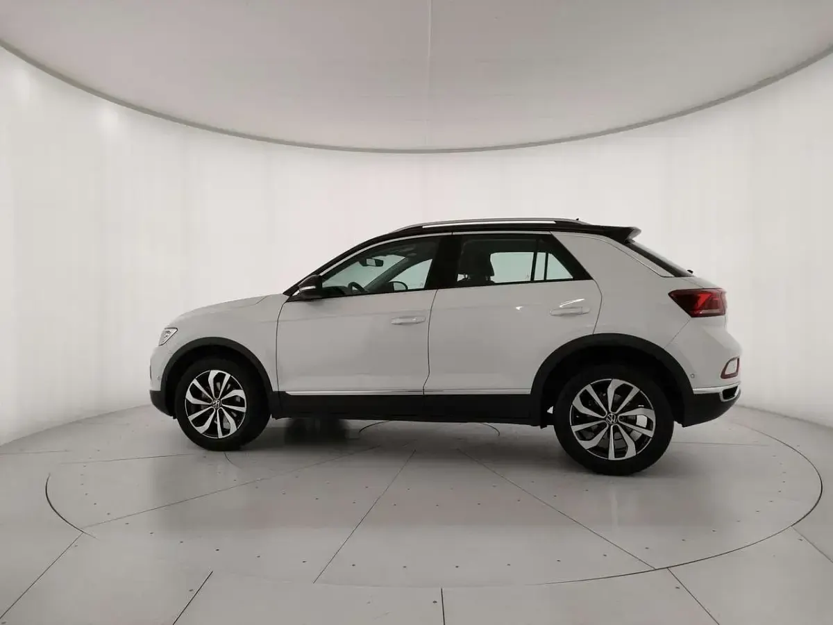 Usata VW T-Roc Style 110 CV (80 kW) 2023 Pure white nero SUV