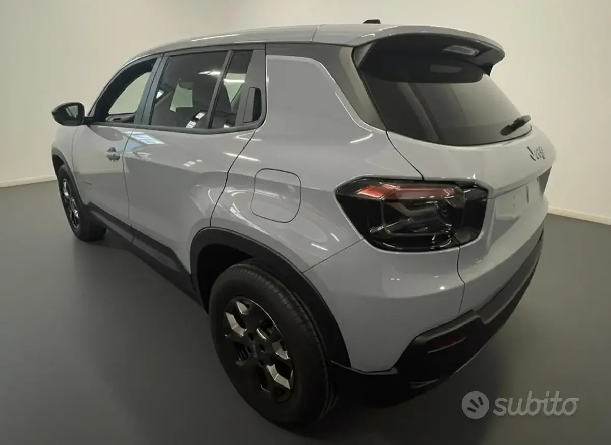 Nuova Jeep Avenger Longitude 101 CV (74 kW) 2025 Grigio SUV