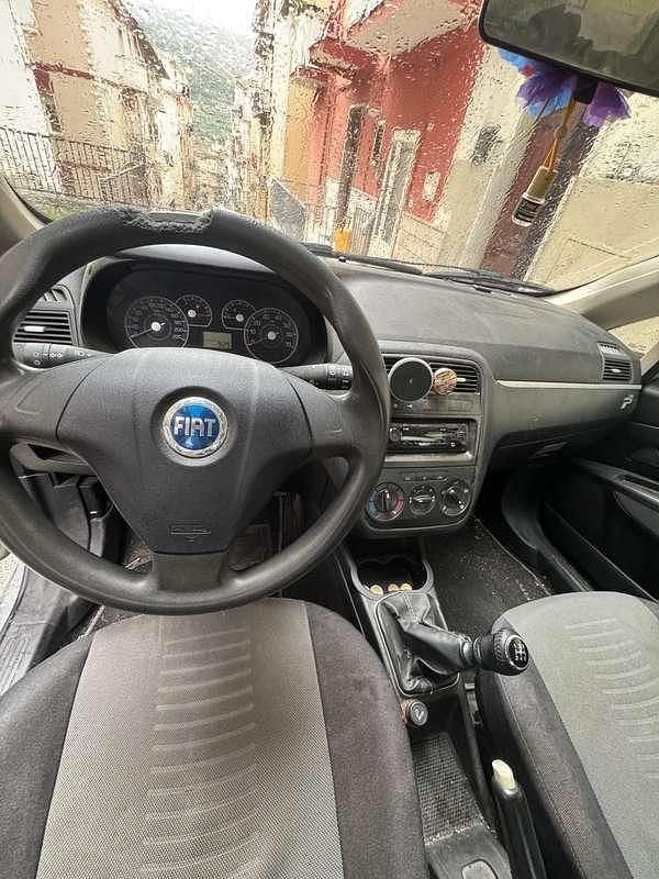 Usata Fiat Grande Punto Active 77 CV (56 kW) 2007 Grigio Utilitaria