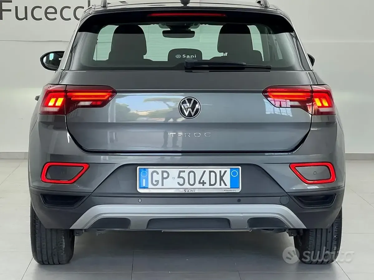 Usata VW T-Roc Life 116 CV (85 kW) 2023 Grigio SUV