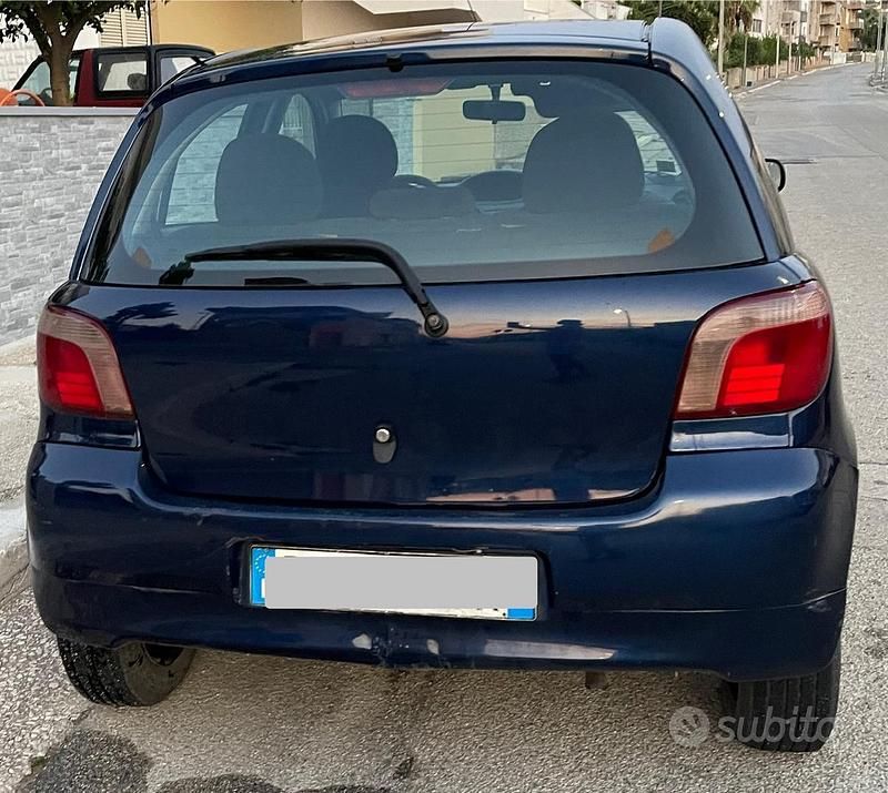 Usata Toyota Yaris 2002 Blu Berlina