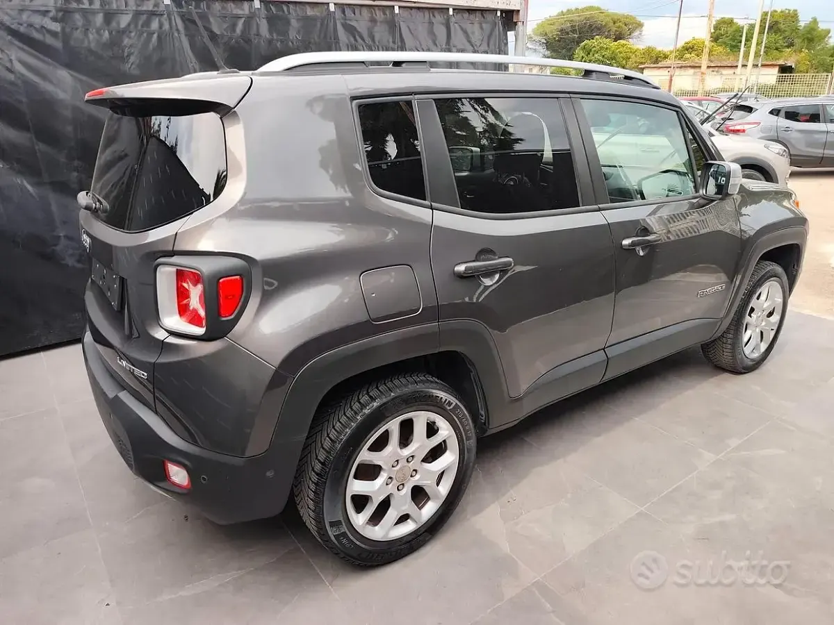 Usata Jeep Renegade Limited 140 CV (102 kW) 2016 Grigio SUV