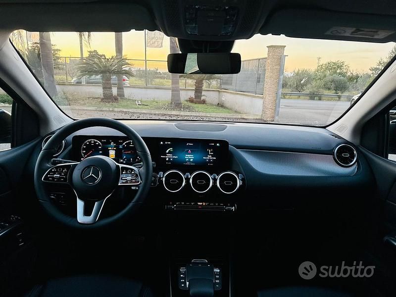 Usata Mercedes B180 115 CV (84 kW) 2021 Nero Monovolume
