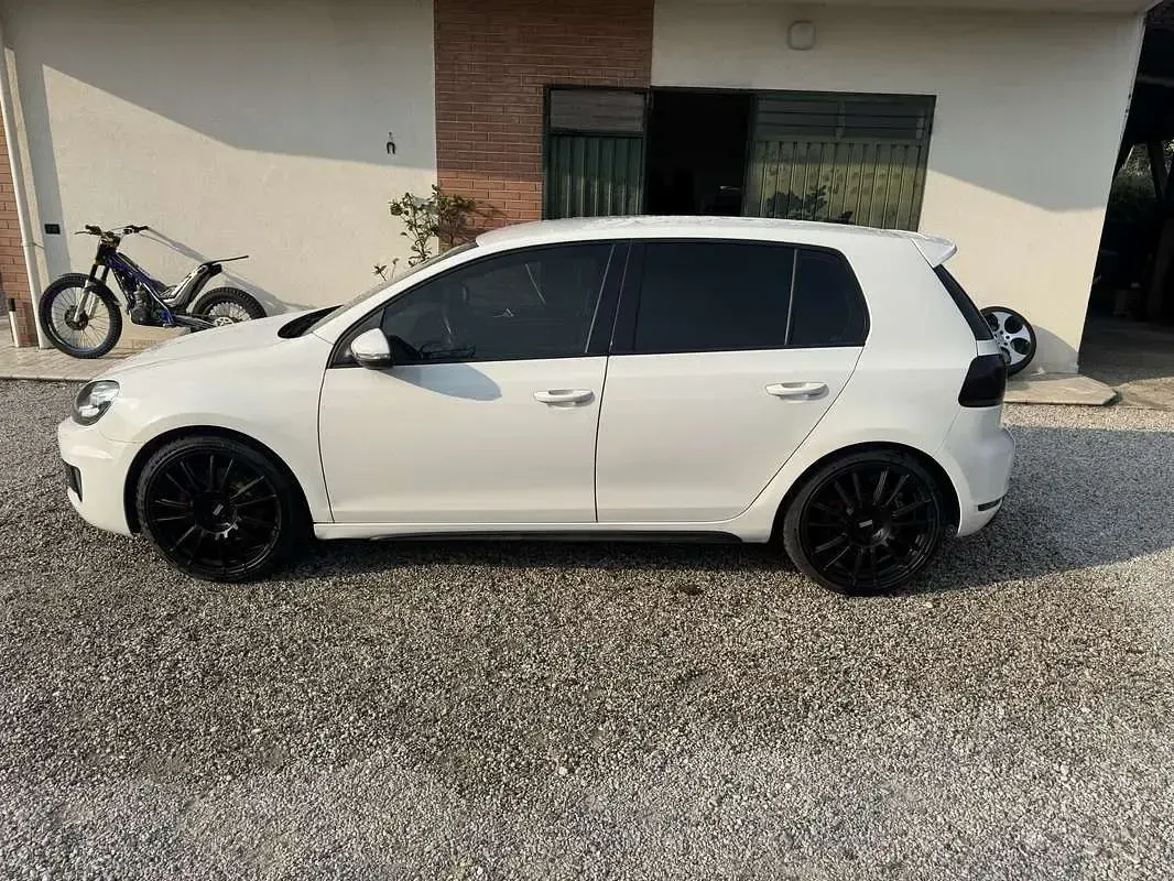 Używany VW Golf VII GTI 220 KM (161 kW) 2014 Biały Sedan/Limuzyna