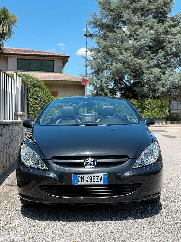 Usata Peugeot 307 CC 1190 CV (875 kW) 2006 Nero Cabrio