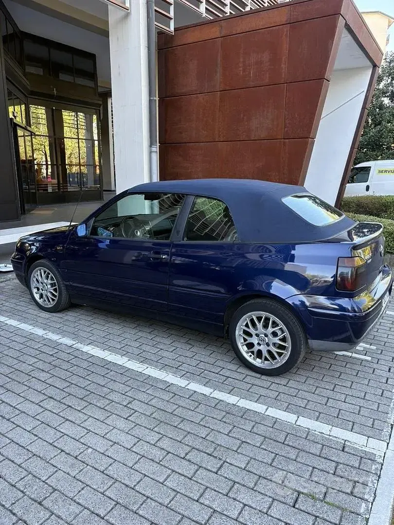 Usata VW Golf Cabriolet 101 CV (74 kW) 1999 Blu Cabrio