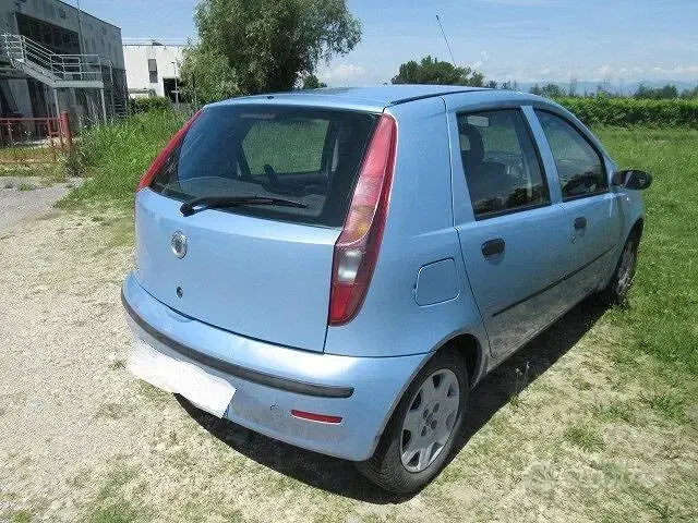 Usata Fiat Punto 60 CV (44 kW) 2006 Bluazzurro Utilitaria