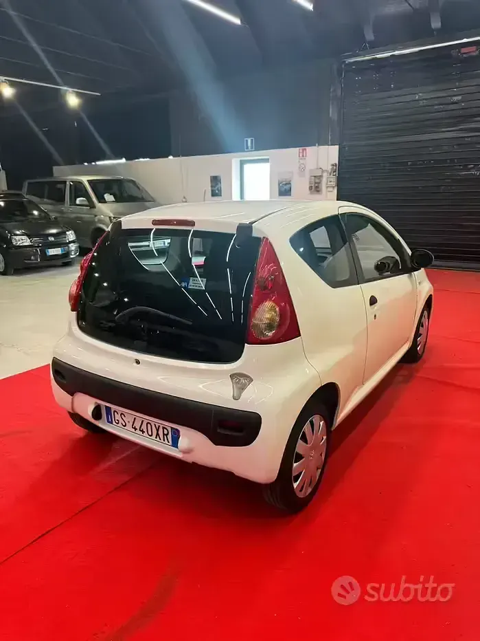 Käytetty Peugeot 107 68 HP (50 kW) 2009 Valkoinen Viistoperä