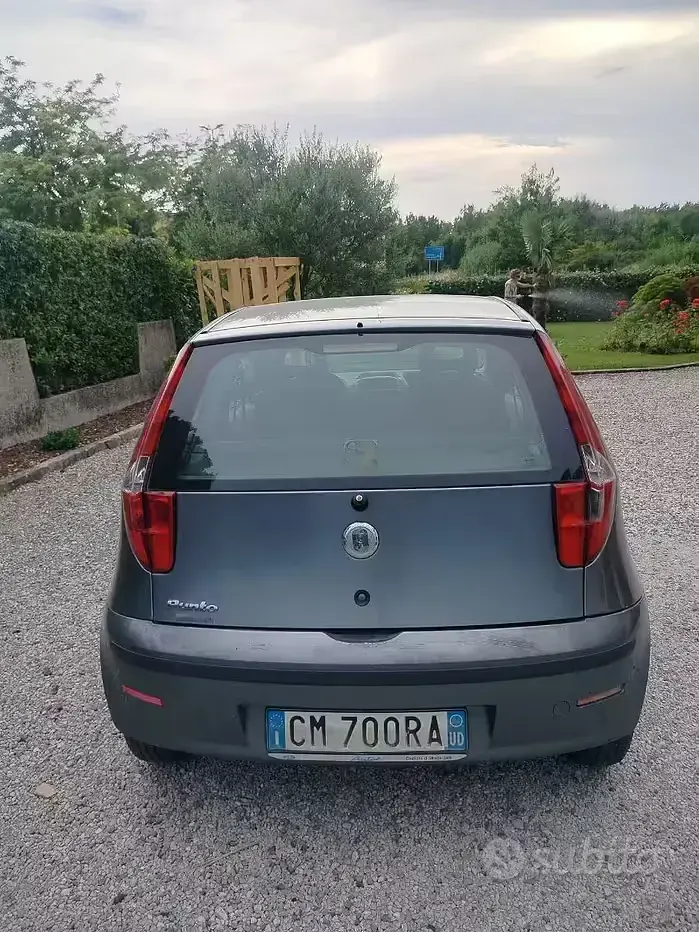 Usata Fiat Punto 60 CV (44 kW) 2004 Grigio Utilitaria